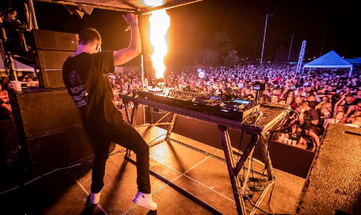 DJ Nash, paixão, técnica e adaptação