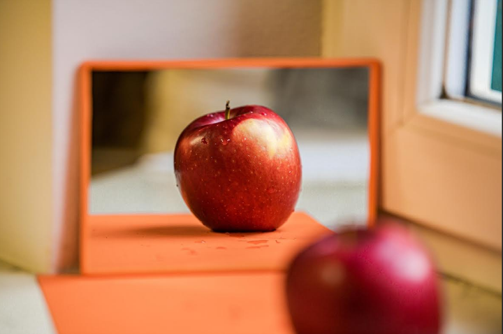 Espelhos que Despertam Portais: O Poder Místico do Reflexo no Feng Shui