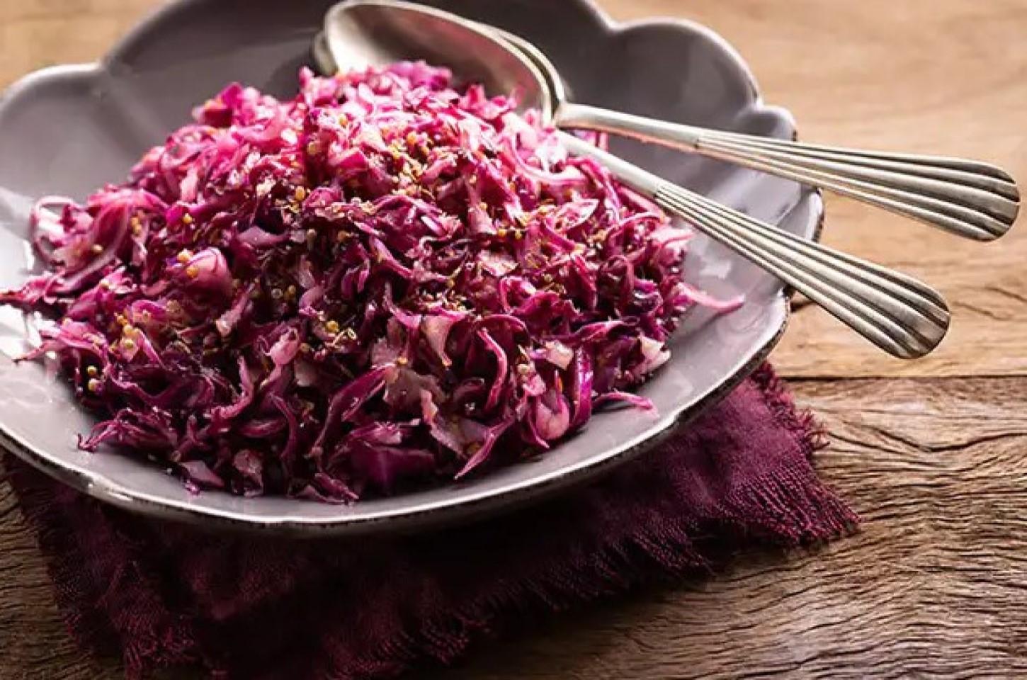 Repolho macerado com cominho e mostarda