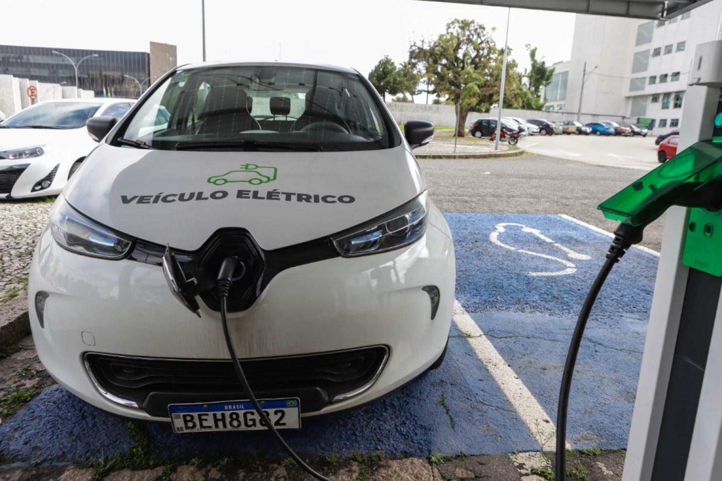 Venda de carros elétricos cresce 123% no primeiro trimestre de 2024 no Paraná