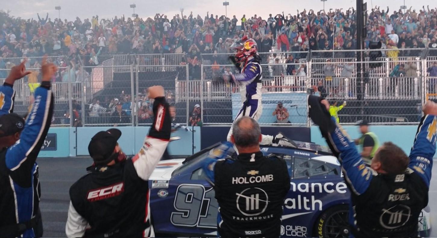 Shane Van Gisbergen vence a Nascar Xfinity em Chicago