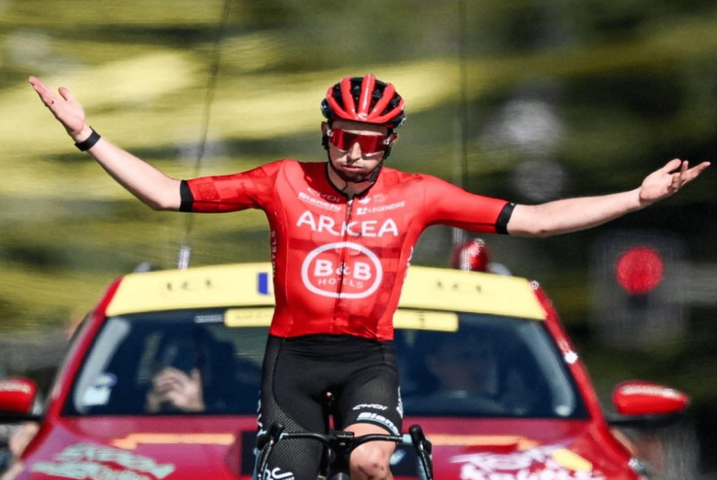 Tour de France: Vauquelin vence escapado a 2ª etapa; Tadej Pogacar assume a liderança
