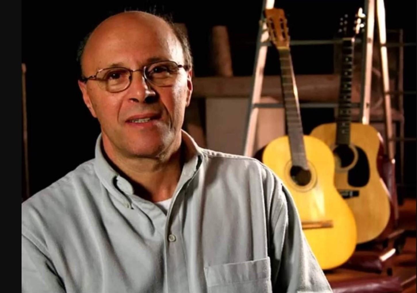Morre o cantor e compositor Pery Souza, aos 71 anos.