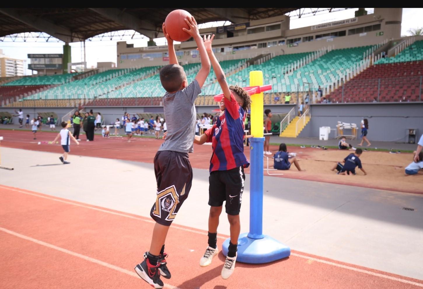 Com atividades esportivas e recreativas, ‘Jogos das Crianças’ reúnem mais de 400 participantes no Estádio Willie Davids