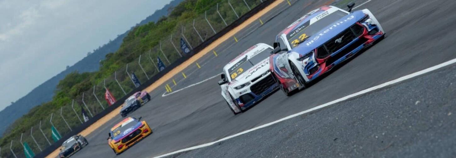 Léo Reis fecha temporada da Nascar Brasil com 2 vitórias, 7 pódios e estreia no oval andando na frente
