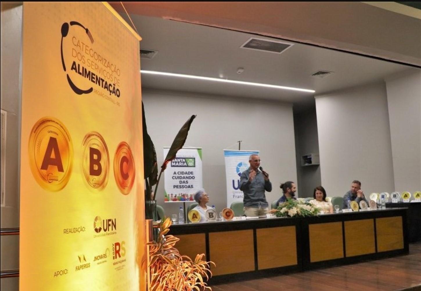 Prefeitura de Santa Maria concede selo de qualidade a restaurantes em programa de categorização de serviços
