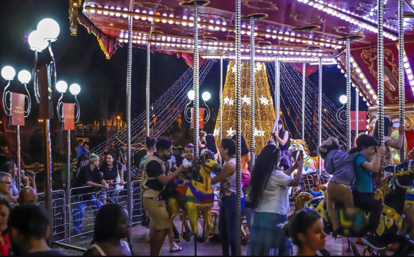 Cantata do Bairro Novo e Carrossel do Passeio Público, aguardada atração do Natal de Curitiba, estreiam na sexta