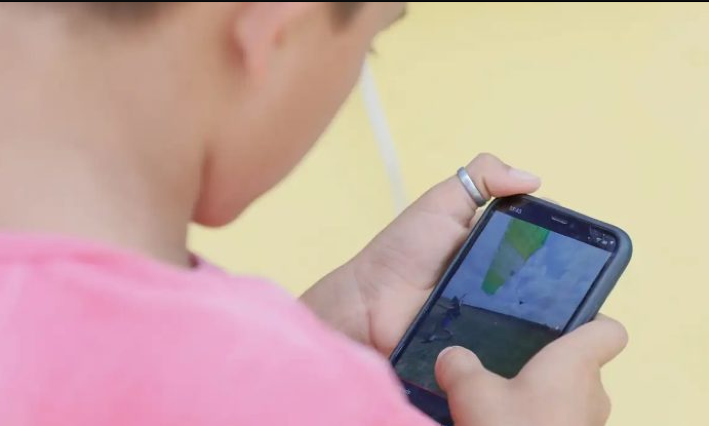 Sancionada lei que proíbe o uso de celular em escolas
