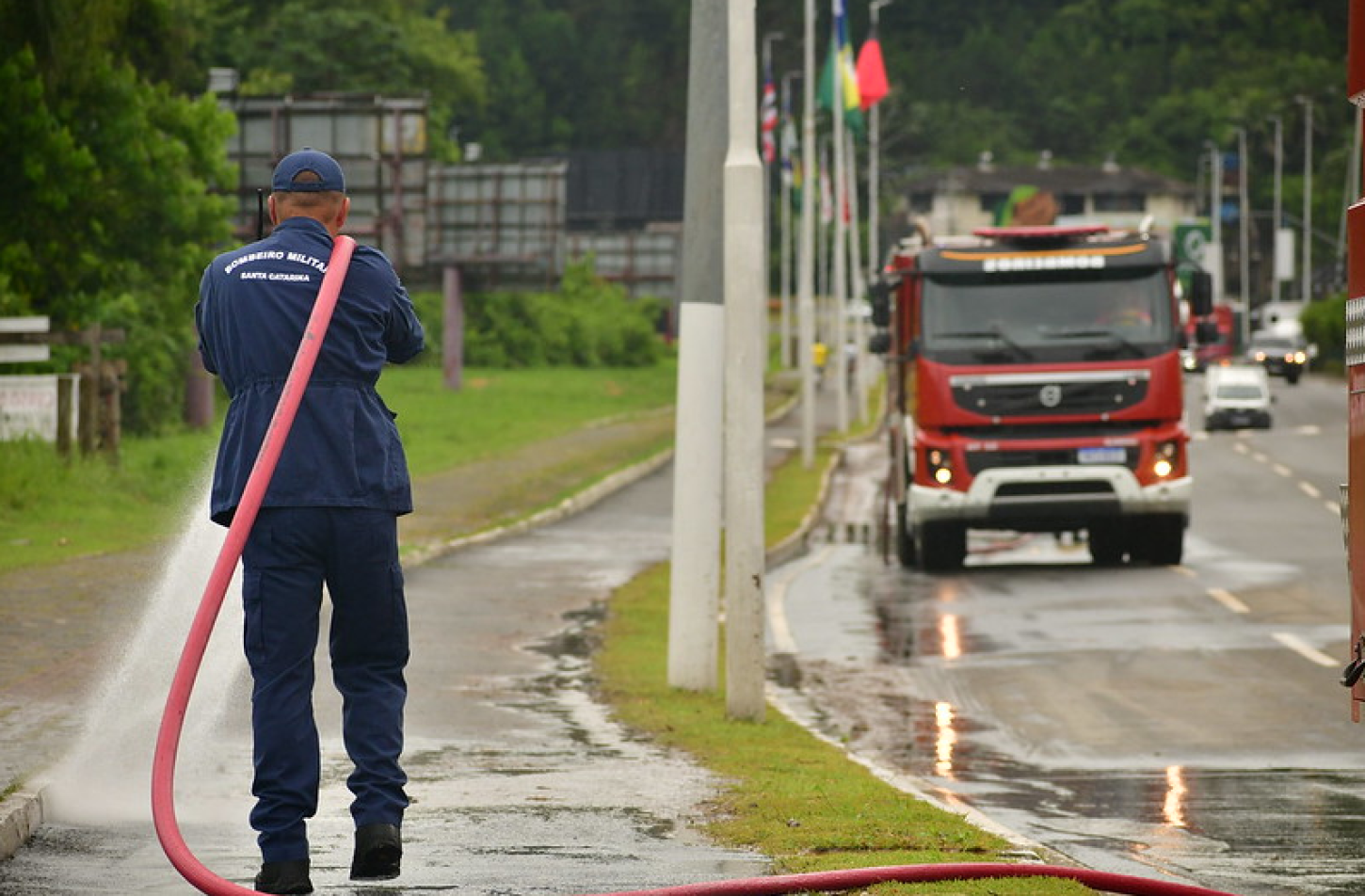 Santa Catarina tem dia de trabalho intenso das equipes do Estado em auxílio aos atingidos por fortes chuvas