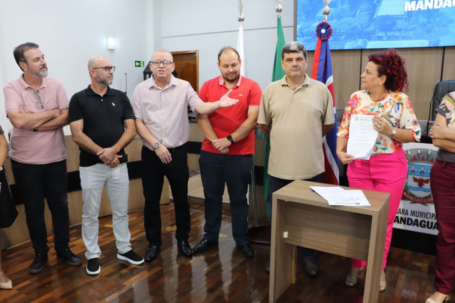 Vereadores receberam da Prefeitura (14-01), dois projetos de lei, um deles para a criação da Guarda Municipal em Mandaguari