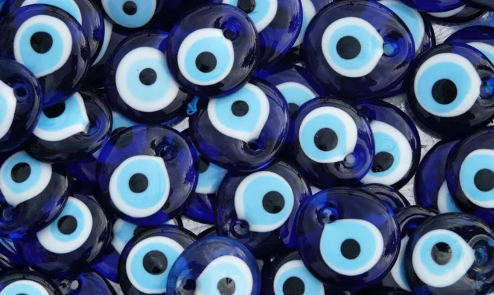 Inveja à Espreita: Práticas Místicas Ganham Força na Proteção da Energia Pessoal